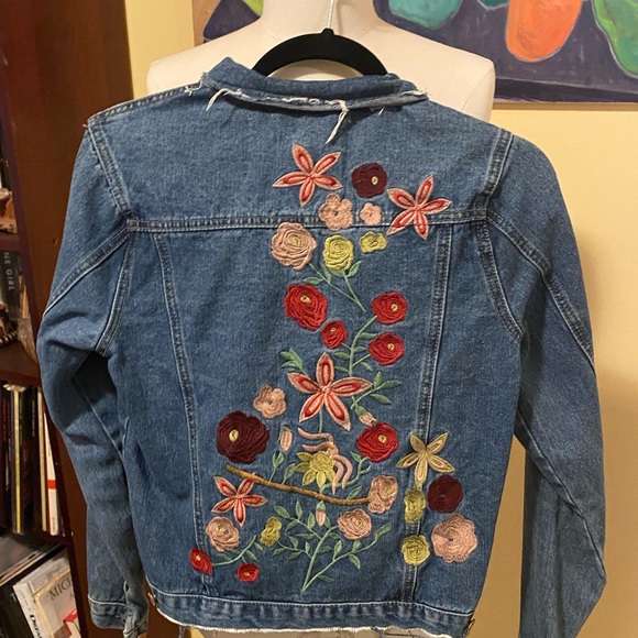 🌴Boho Vintage Floral Embroidered Denim Jacket, size xs - Picture 3 of 8